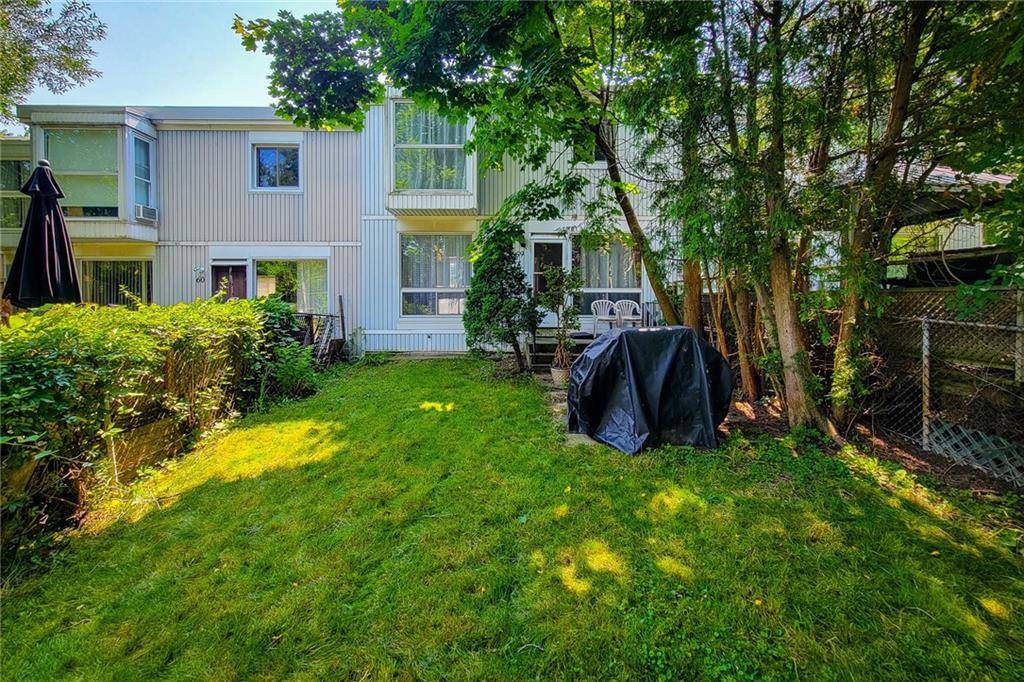 25 BRITTEN Close #B59, Hamilton, ON L9C 4J8