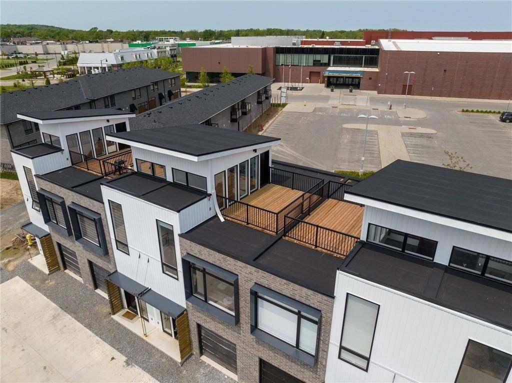 33 SUMMERSIDES Mews, Fonthill, ON L0S 1E6