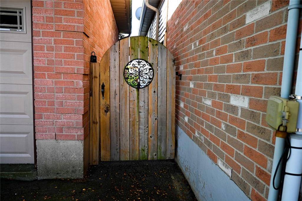 40 RUTLEDGE Court #2, Hamilton, ON L8W 3H7