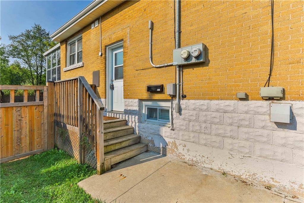 38 DUNKIRK Drive, Hamilton, ON L8K 4X1