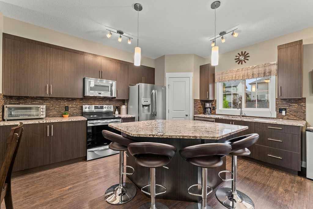 Chestermere, AB T1X 0L8,428 Rainbow Falls DR