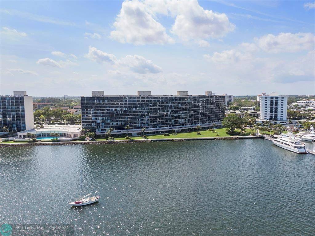 North Palm Beach, FL 33408,136 Lakeshore Dr  #10