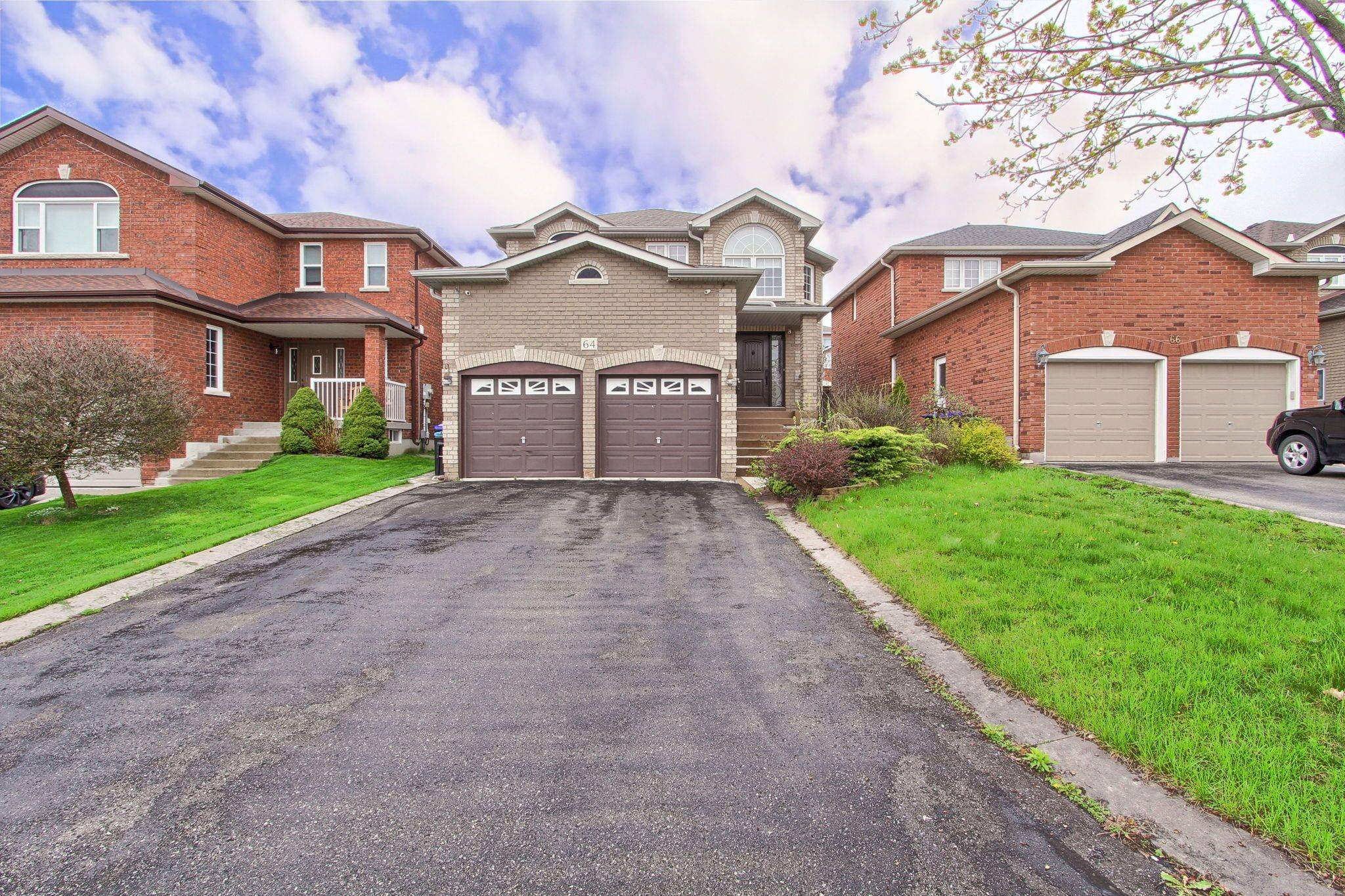 Bradford West Gwillimbury, ON L3Z 3C7,64 Metcalfe DR