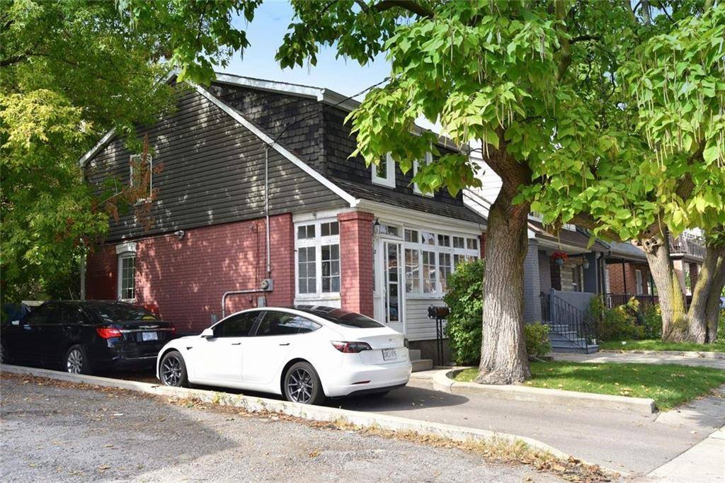 Toronto, ON M6M 3R1,2 WATT Avenue