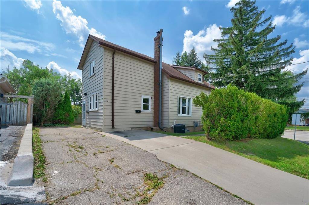 227 FAIRWAY Road N, Kitchener, ON N2A 2N7