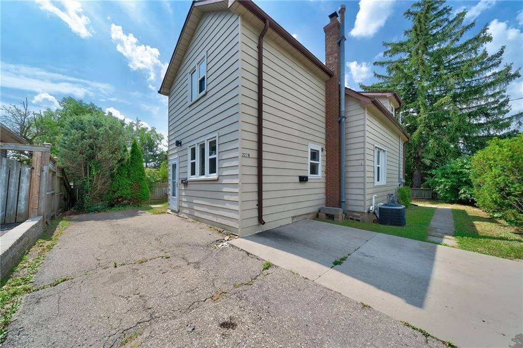 227 FAIRWAY Road N, Kitchener, ON N2A 2N7