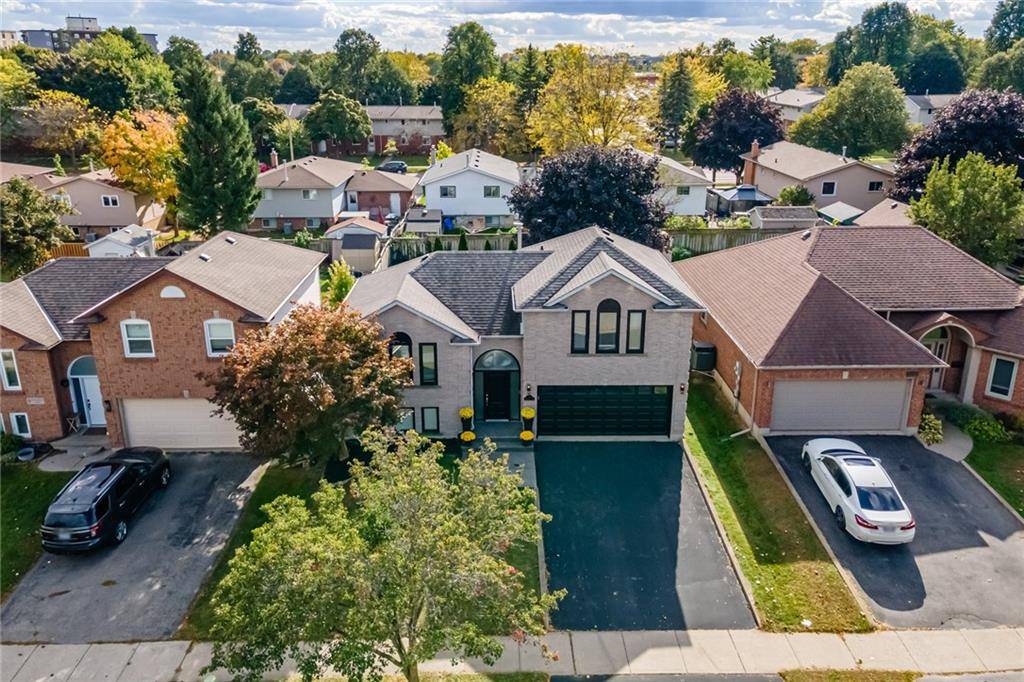 11 MAPLECREST Lane, Brantford, ON N3R 7V1
