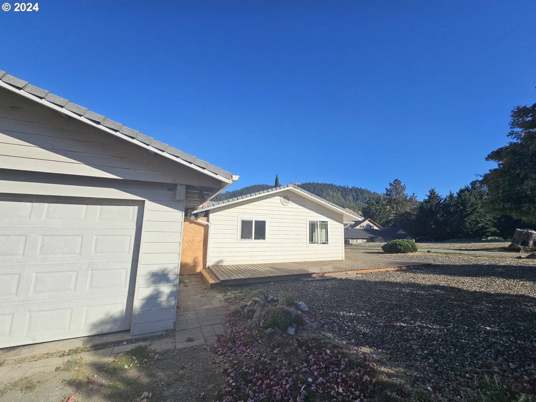 Myrtle Creek, OR 97457,221 BRIGGS DR