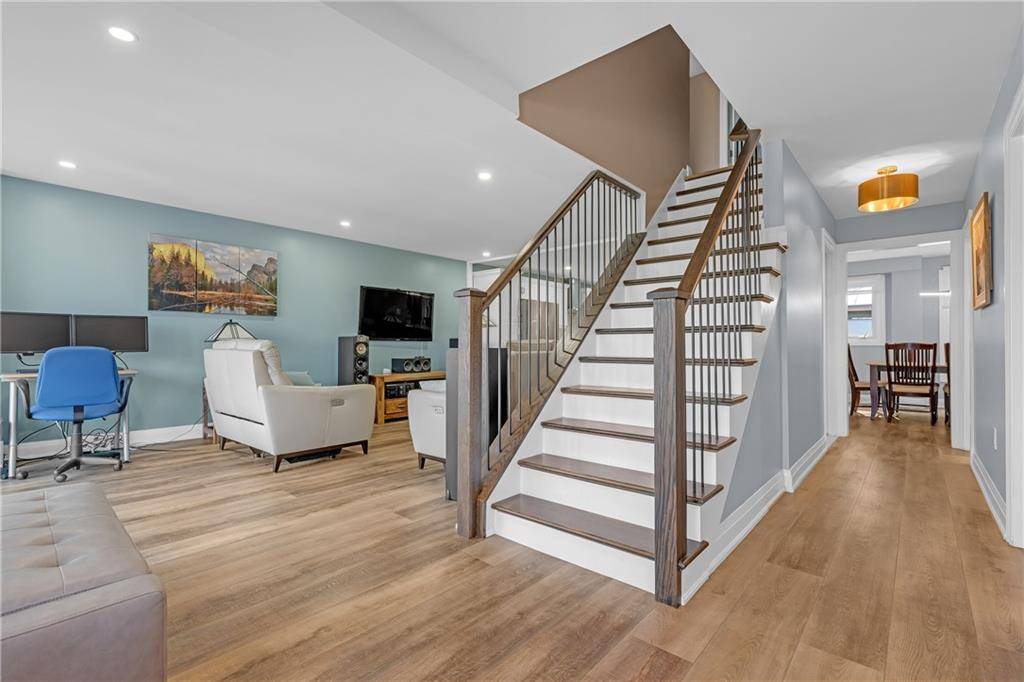 64 HILDEGARD Drive, Hamilton, ON L8K 5S1