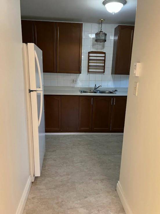 3 ROBINSON Street N #1, Niagara Falls, ON L3M 3C8