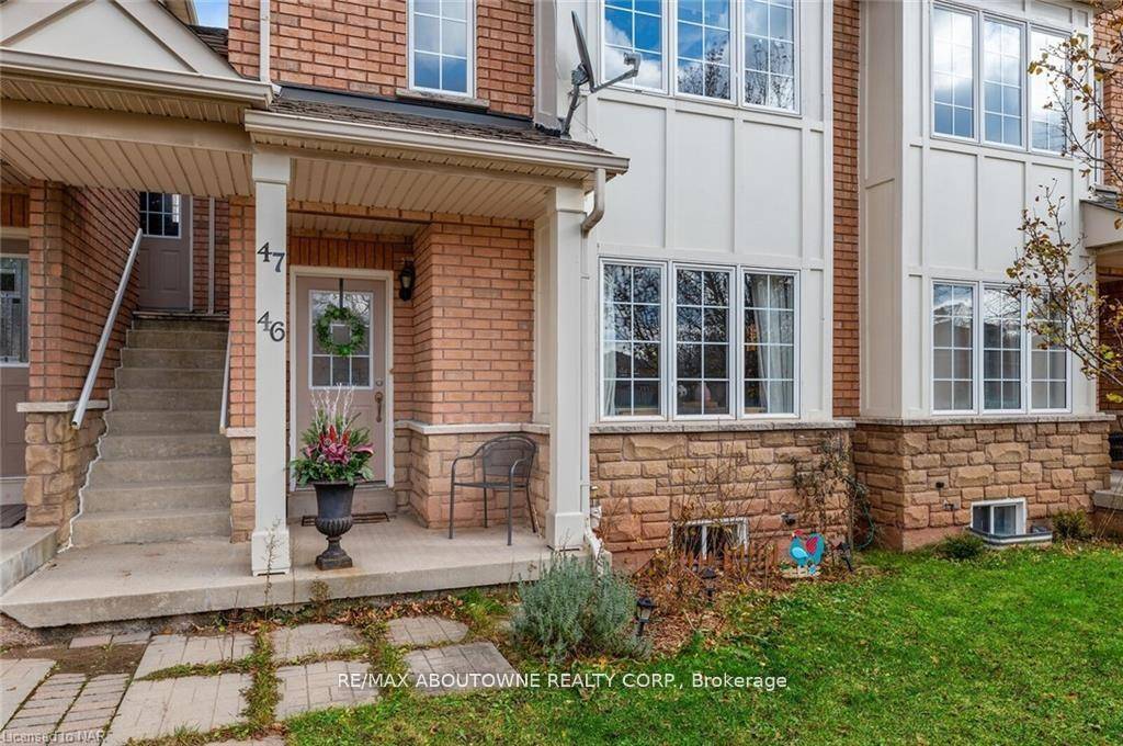 Oakville, ON L6M 4M7,1489 Heritage WAY #46