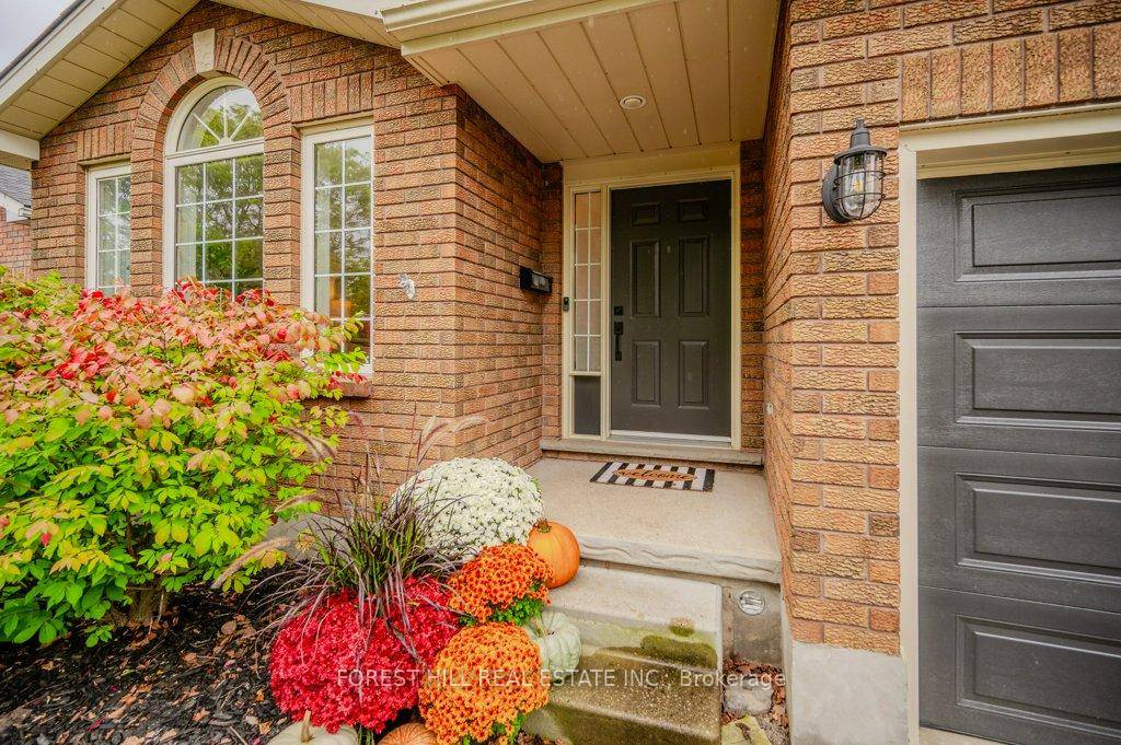 Kitchener, ON N2N 3C6,35 Cora DR