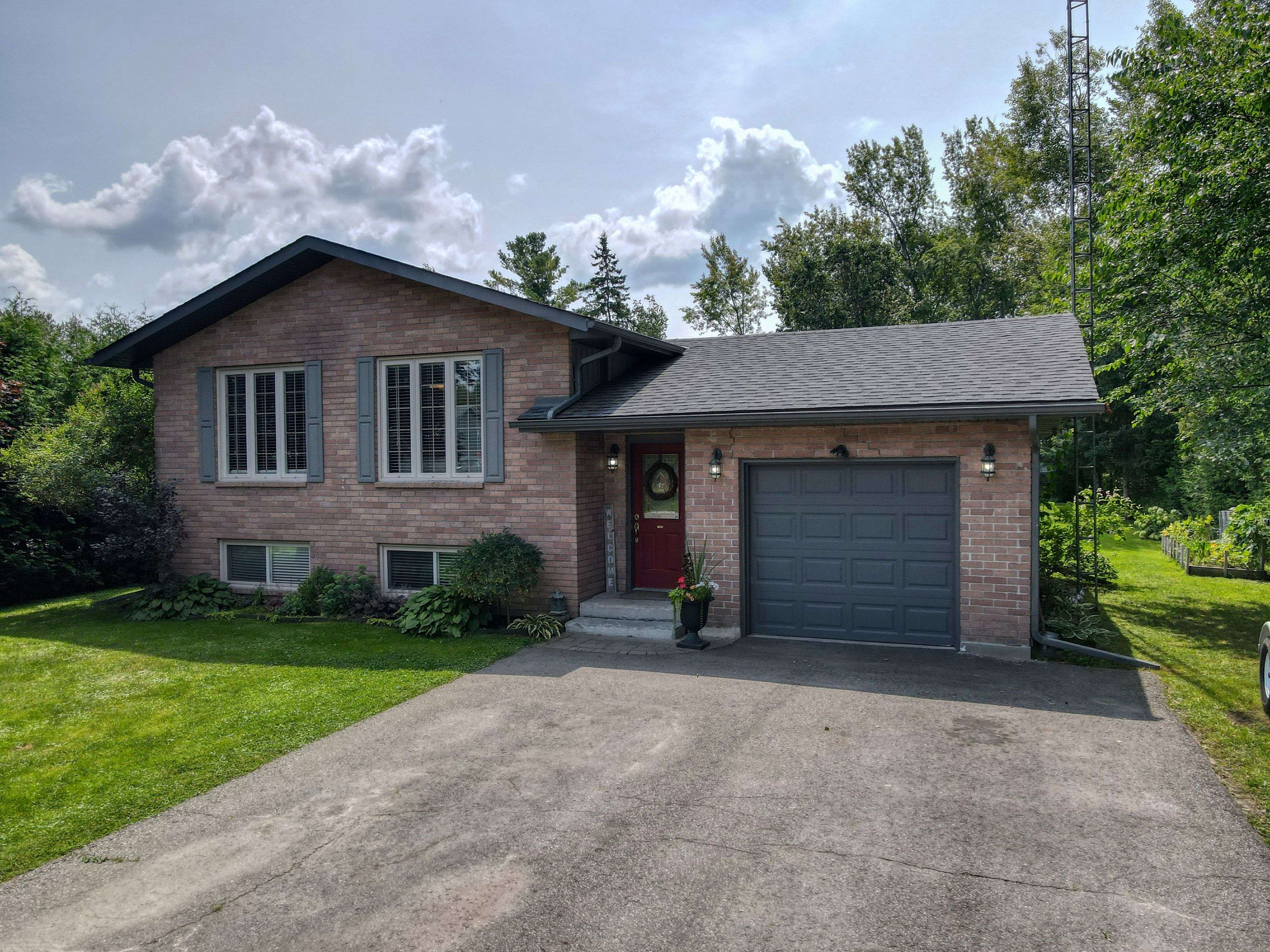 Kawartha Lakes, ON K0M 2T0,39 Greenwood CRES