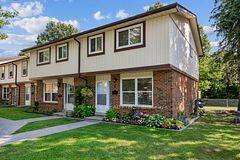 Pickering, ON L1W 3B8,1230 Radom ST #6