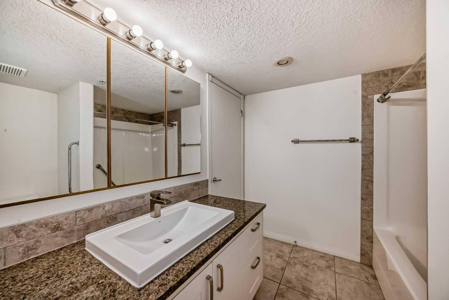 Calgary, AB T3H 3R6,6868 Sierra Morena BLVD SW #351