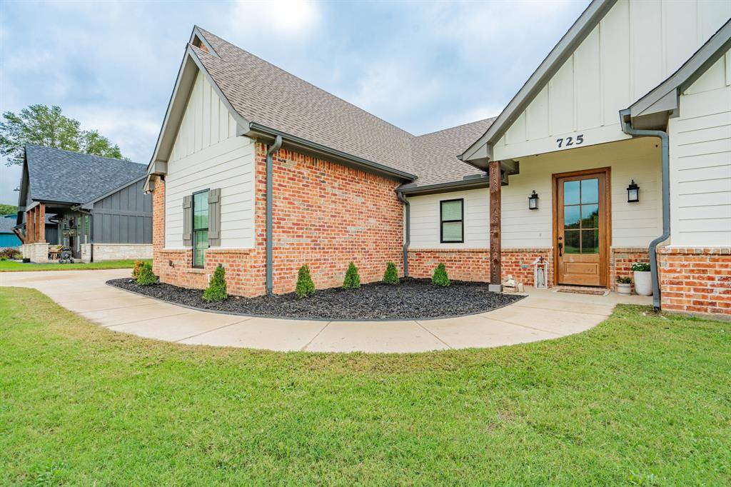 Mabank, TX 75143,725 Clubview Drive