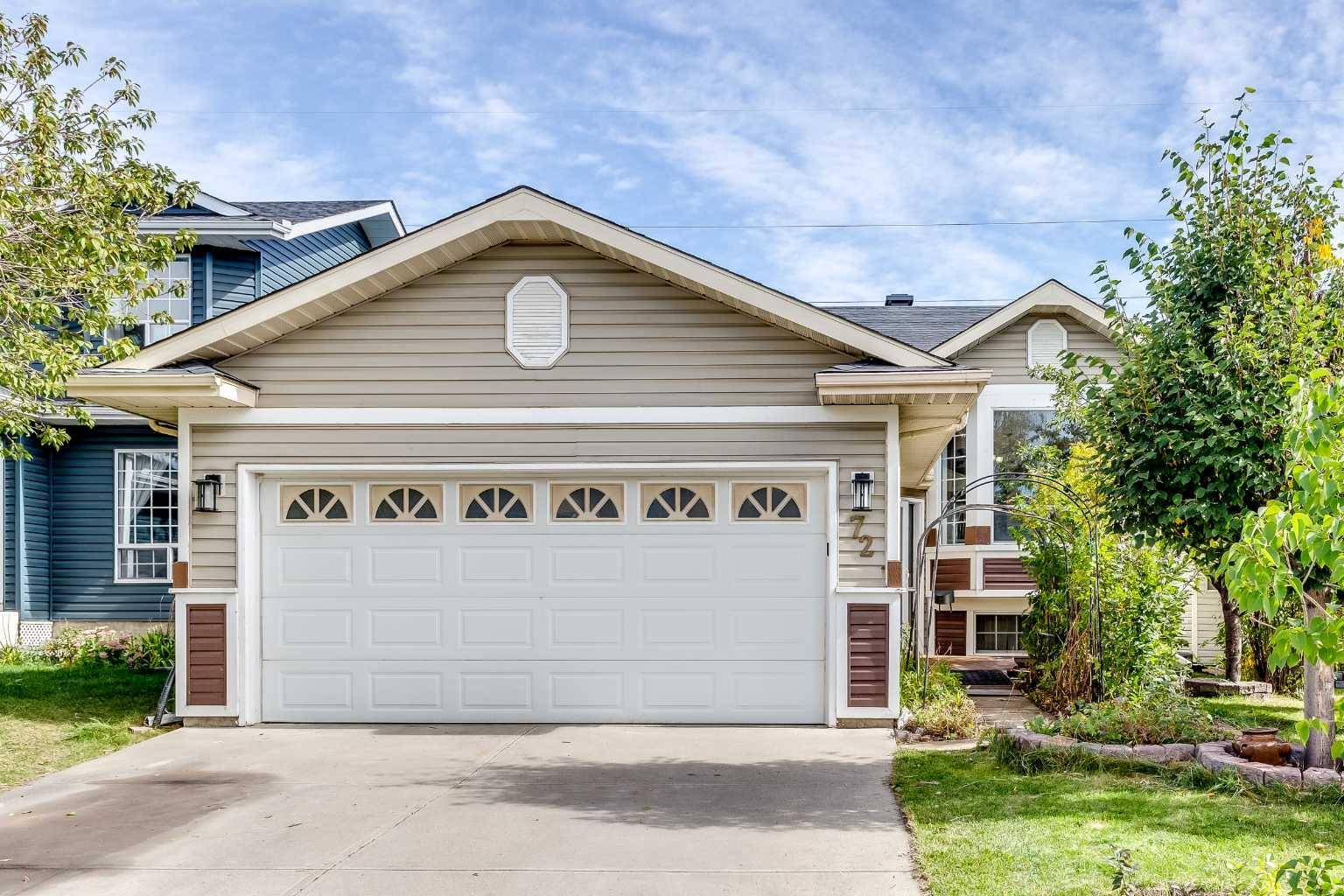 Calgary, AB T2C 4A5,72 Riverstone CRES SE