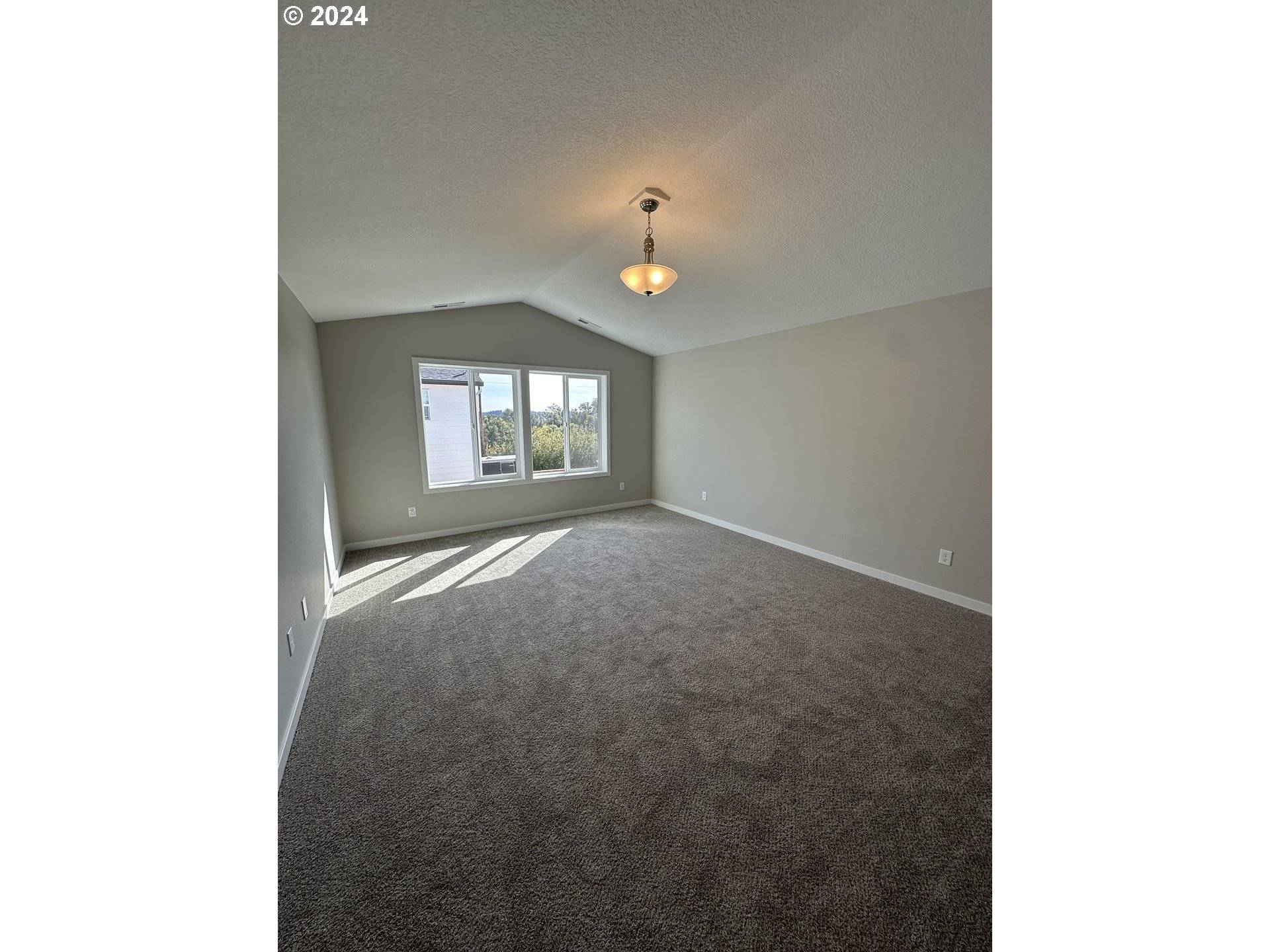 Newberg, OR 97132,358 E LONDON WAY