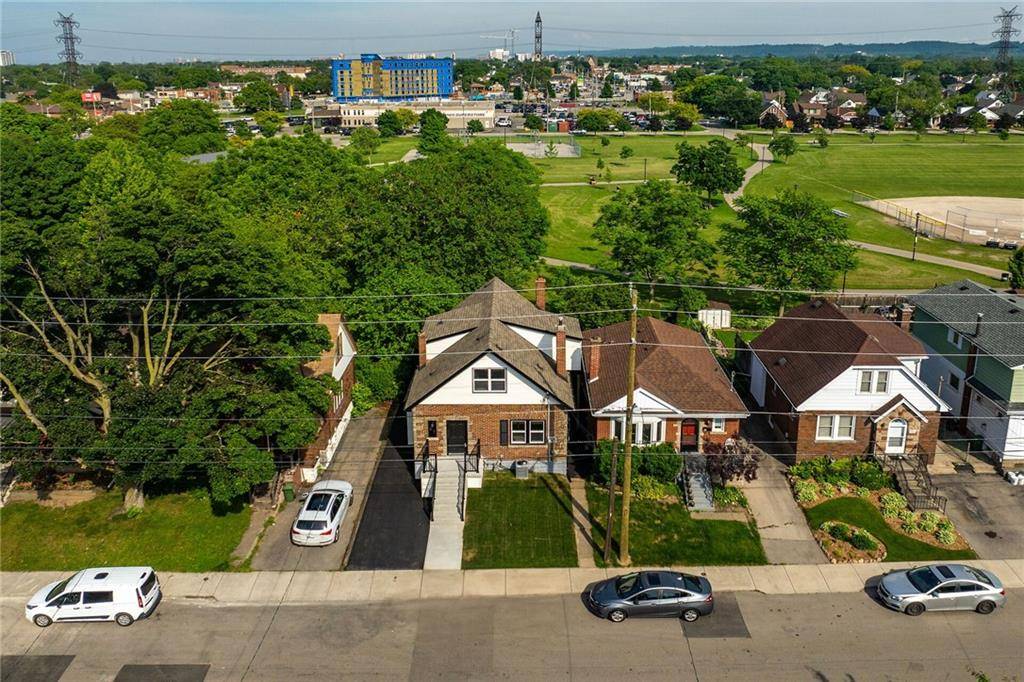 21 WEIR Street S, Hamilton, ON L8K 3A3