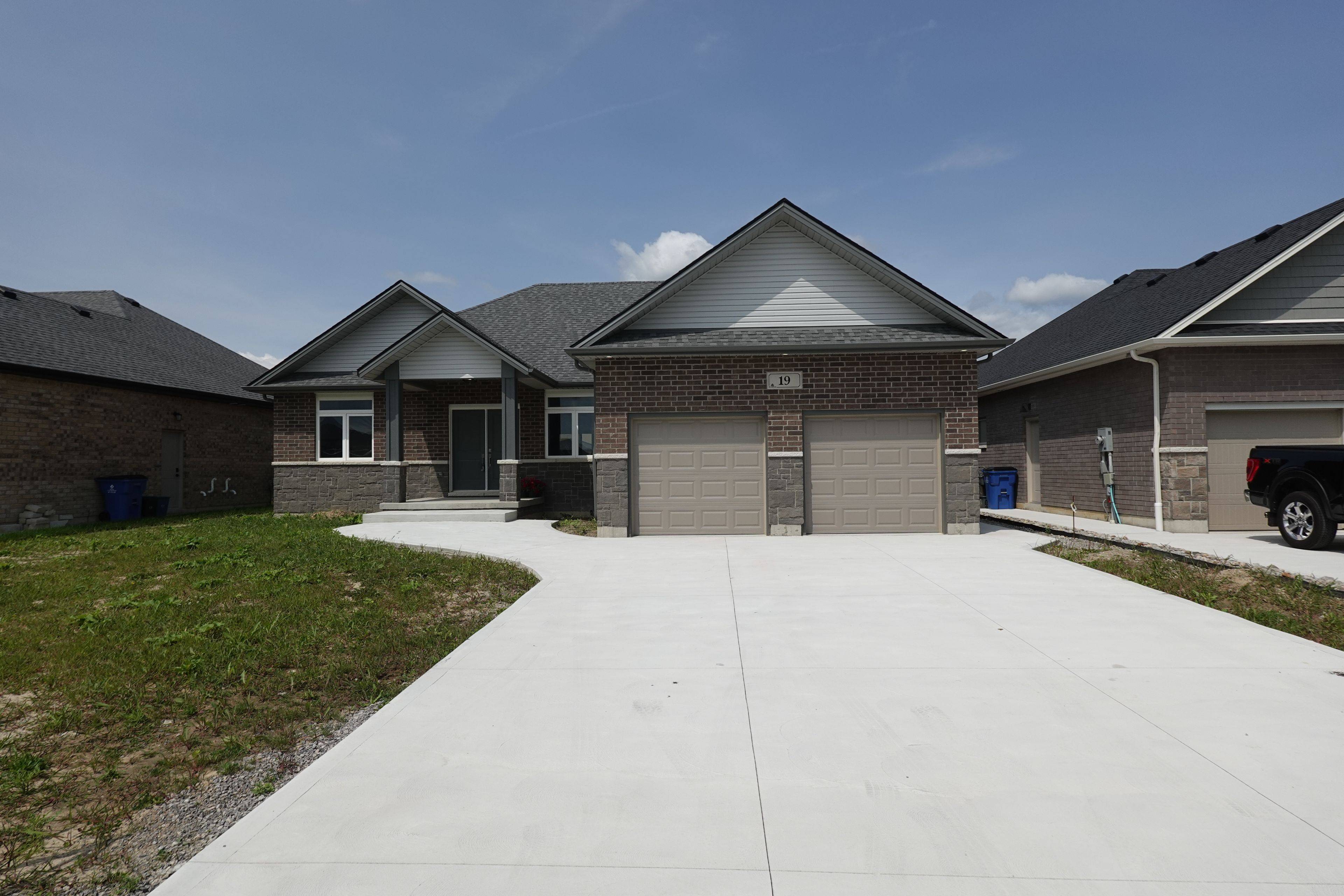 Chatham-kent, ON N7M 6G2,19 Tracy DR