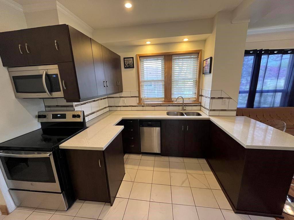 801 UPPER WELLINGTON Street #1, Hamilton, ON L9A 3R5