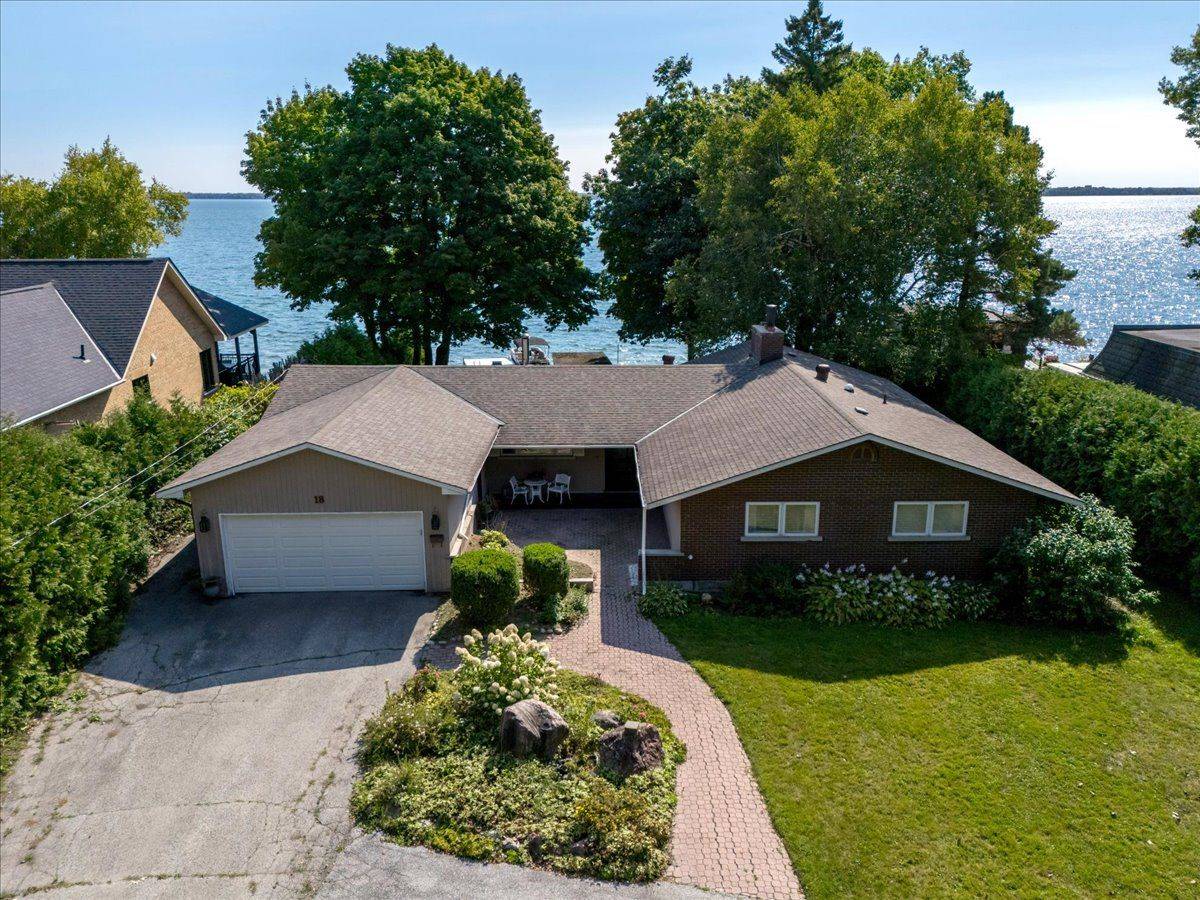 Orillia, ON L3V 3W2,18 Maple DR