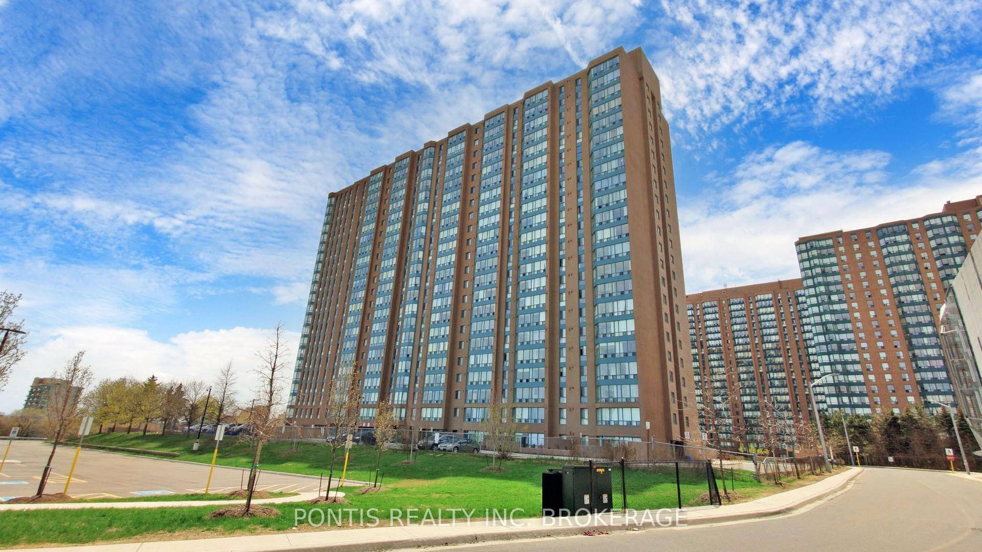 Mississauga, ON L5B 3Y9,115 Hillcrest AVE #2015