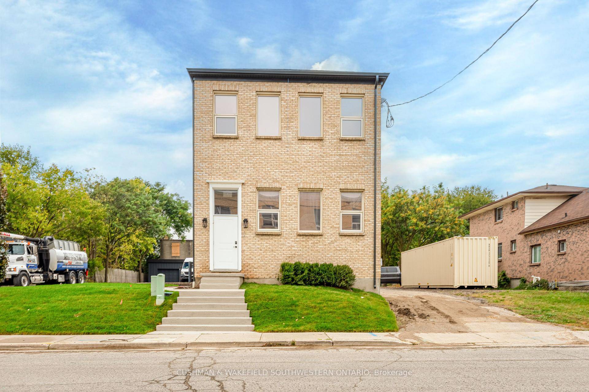 Middlesex, ON N6B 1H9,180 Simcoe ST #A