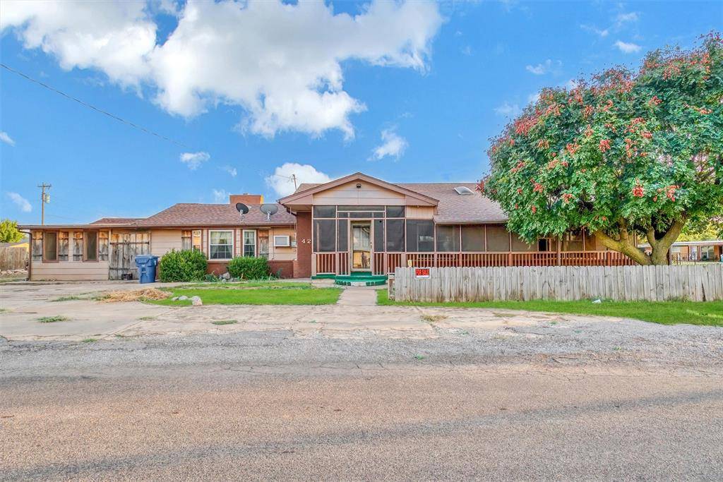 Cordell, OK 73632,420 W 8th Street