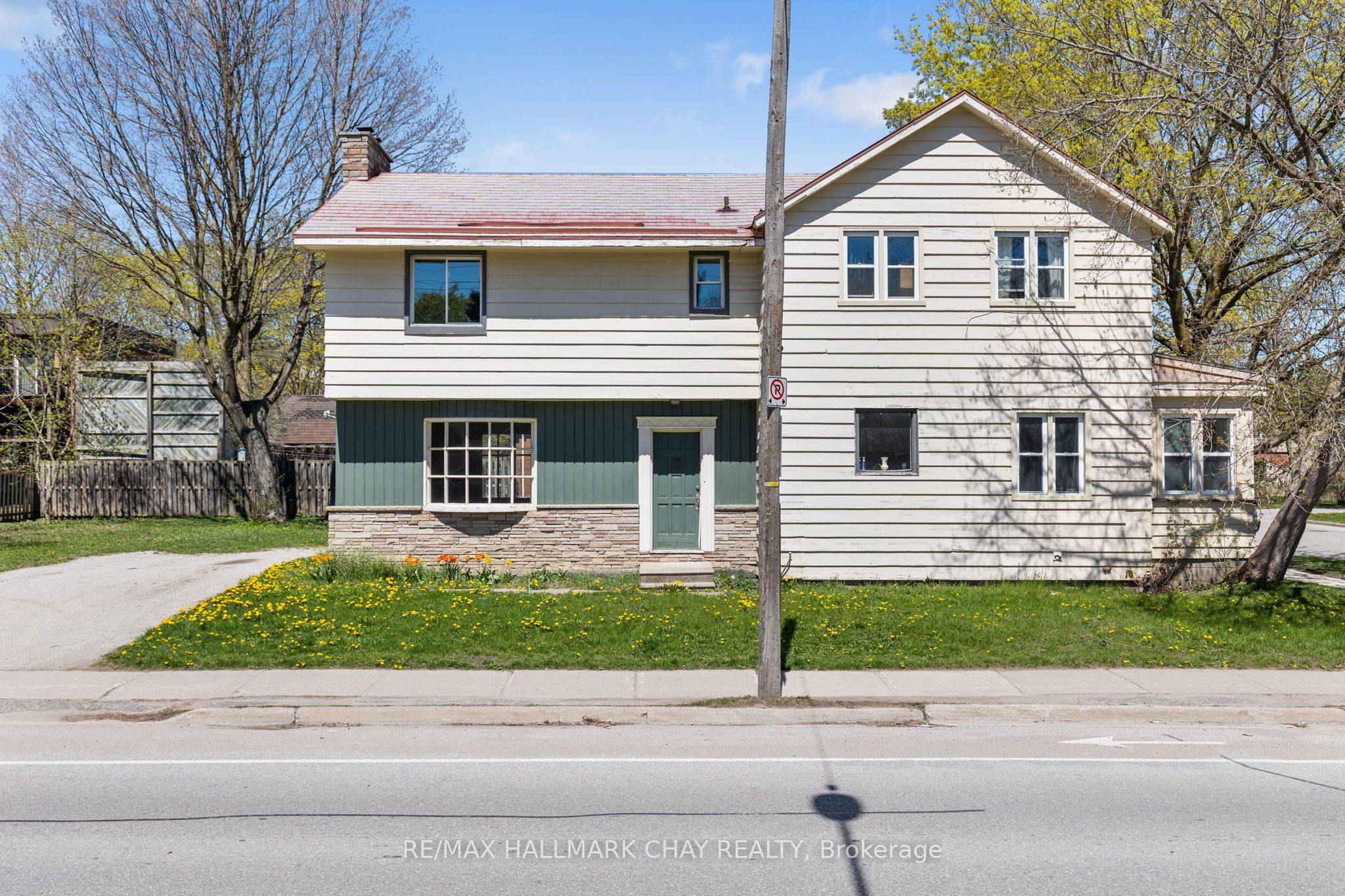 Barrie, ON L4M 3L6,138 Peel ST