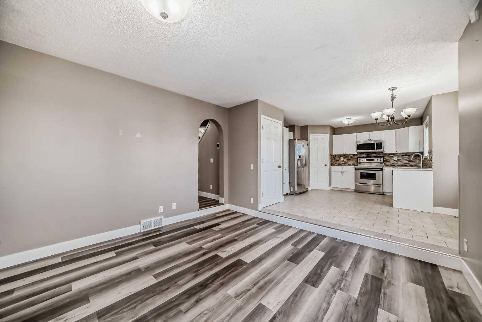 Airdrie, AB T4B 2L7,27 Canoe CIR SW