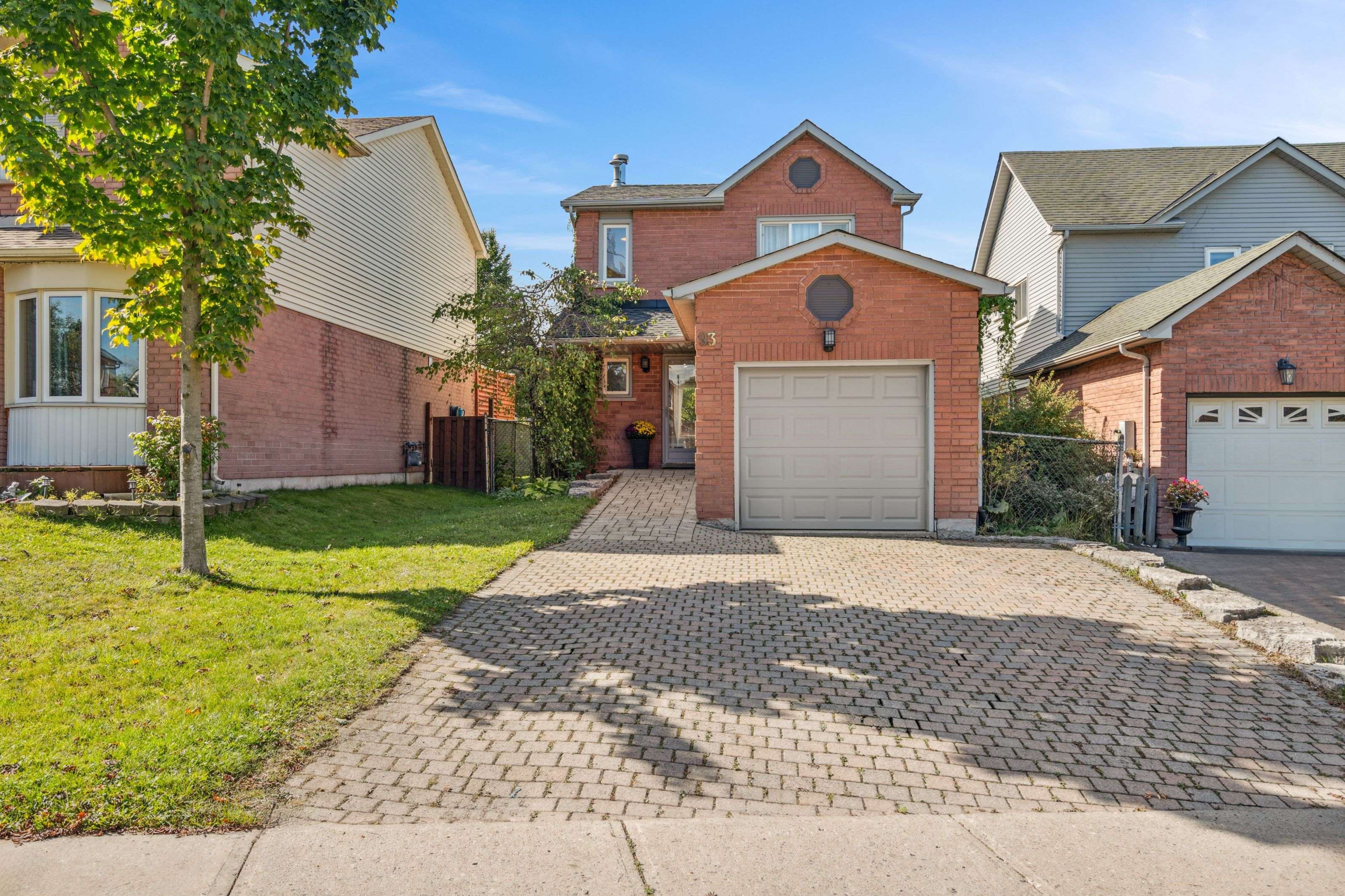 Barrie, ON L4M 6G7,93 Hadden CRES