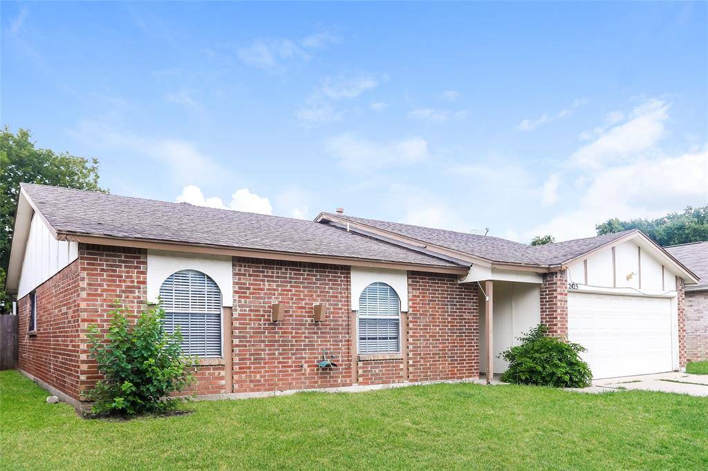 Arlington, TX 76018,2423 Heathercrest Drive