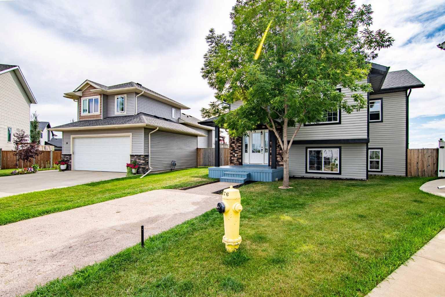 Lacombe, AB T4L 2K4,16 Iron Wolf Close