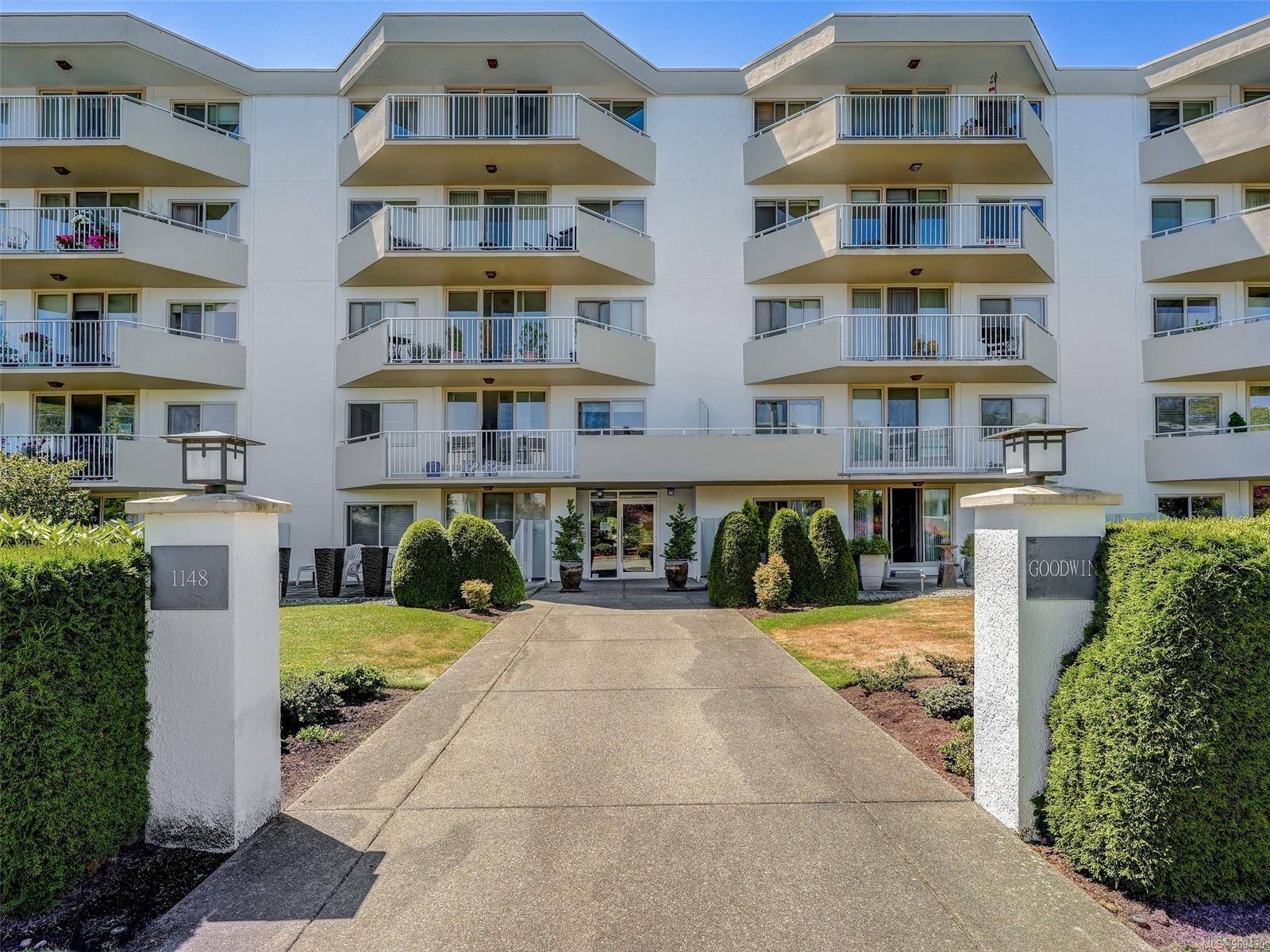 Oak Bay, BC V8S 5H2,1148 Goodwin St #102