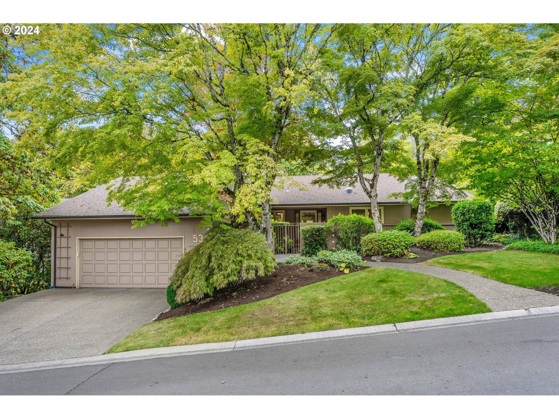 Lake Oswego, OR 97035,53 TOUCHSTONE