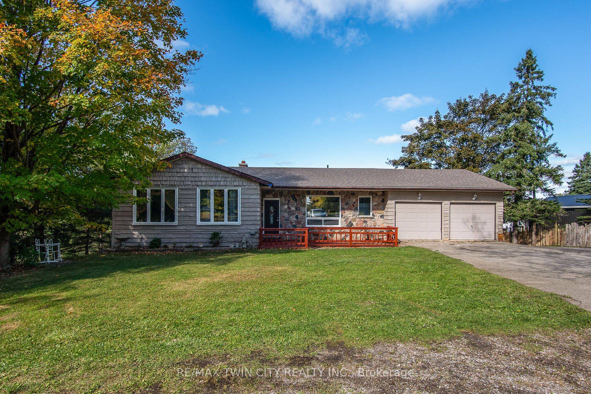 Mapleton, ON N0G 2K0,7392 Wellington Road 10 RD