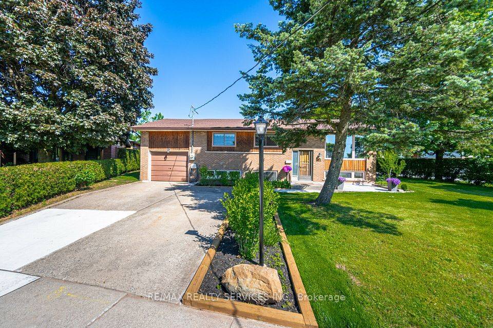 Oakville, ON L6K 2A9,195 Elmwood RD