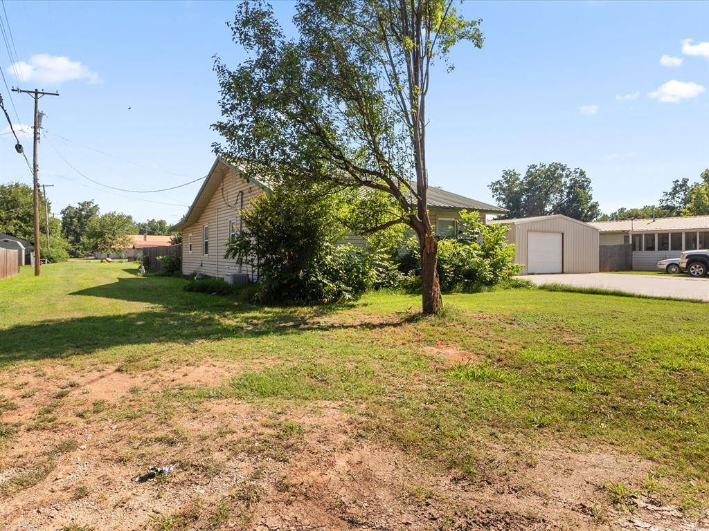 Lindsay, OK 73052,206 E Apache Street