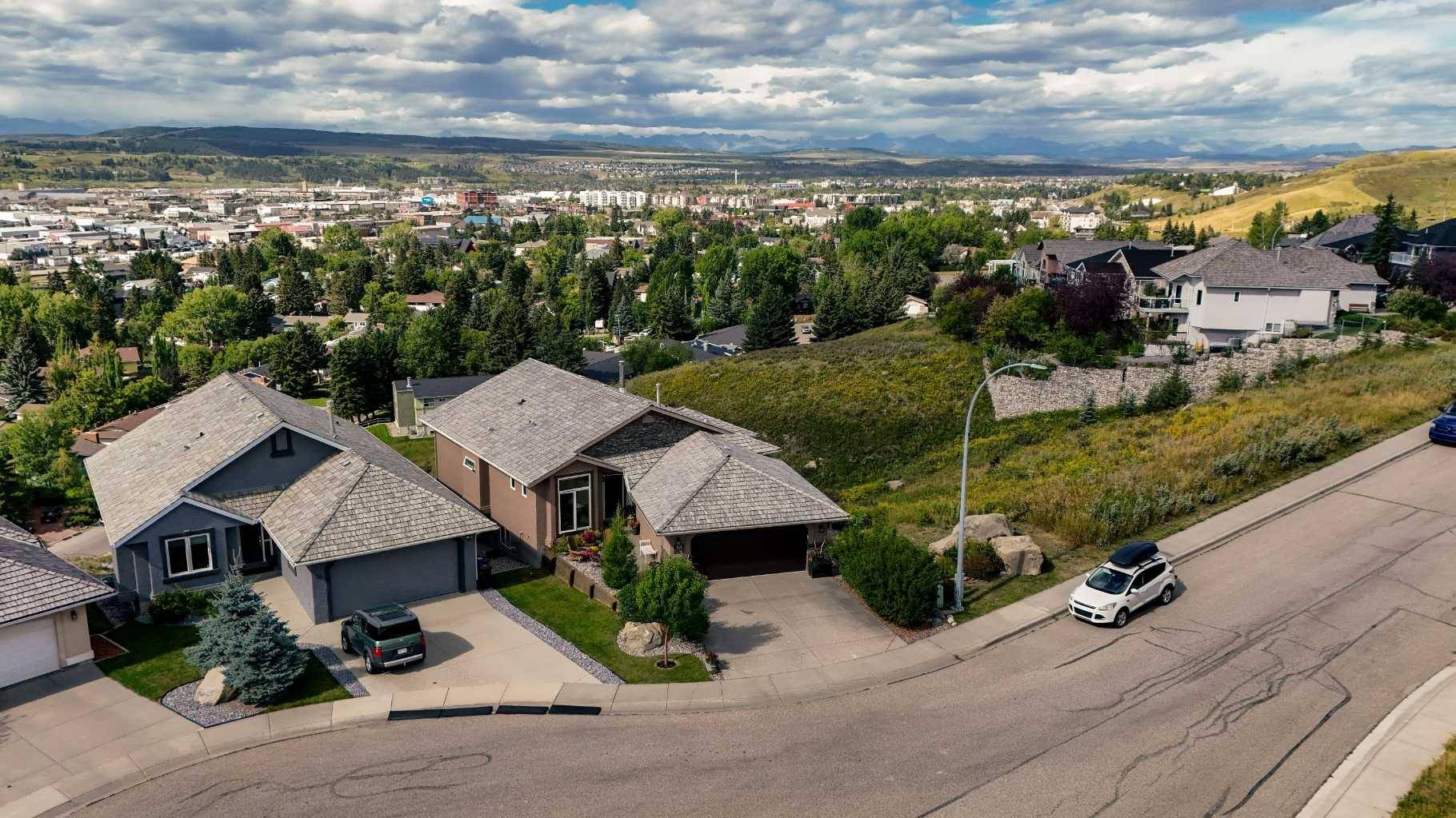 Cochrane, AB T4C 1M3,18 Headlands Close