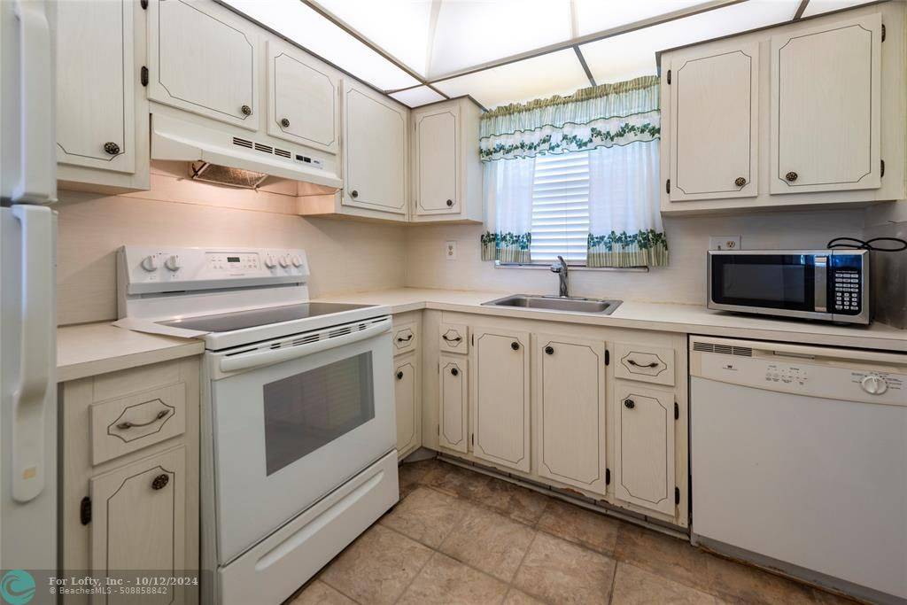 Sunrise, FL 33322,9540 Sunrise Lakes Blvd  #303