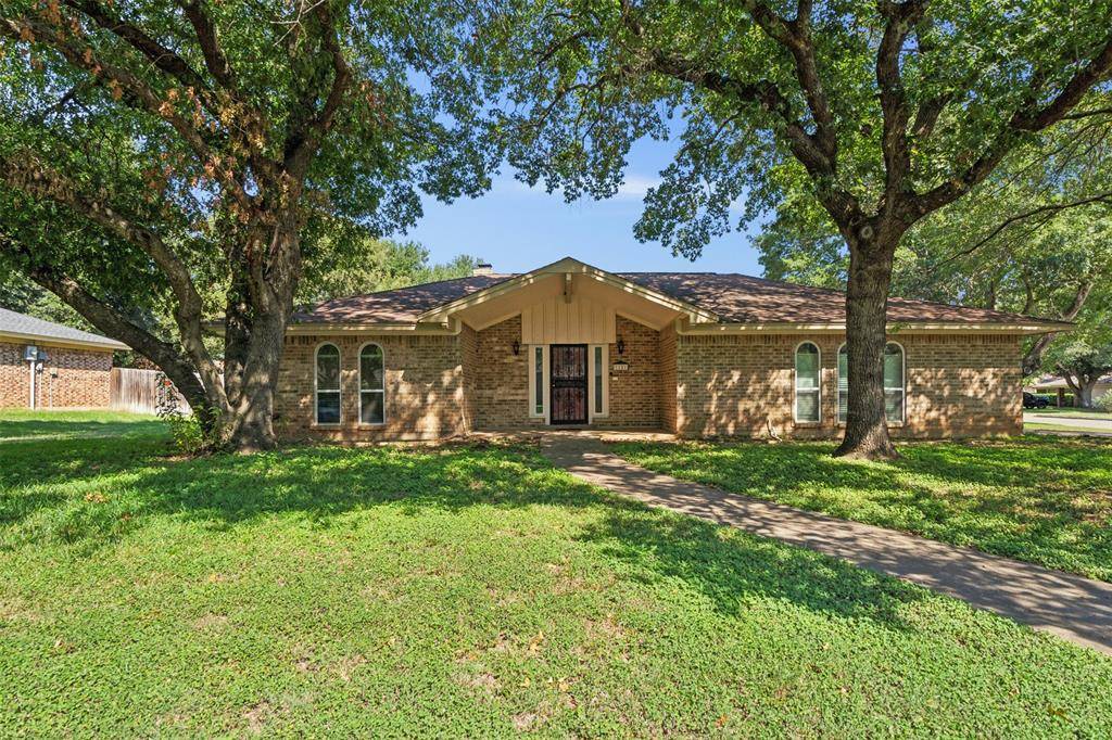 Cleburne, TX 76033,1121 Green River Trail