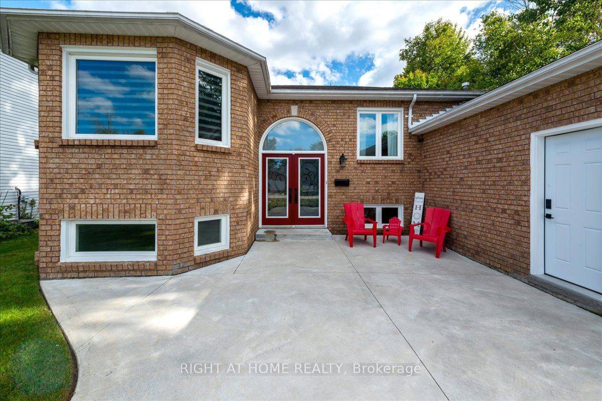 Wasaga Beach, ON L9Z 1H3,53 Royal Beech DR