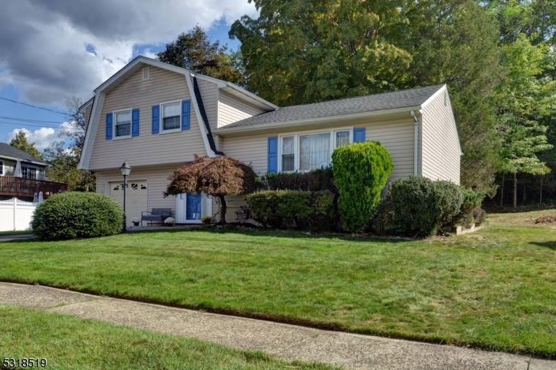 Wanaque Boro, NJ 07465,9 Rhonda Pl