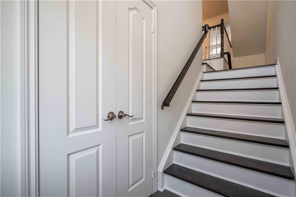 Toronto, ON M8Y 1H2,5I BRUSSELS Street