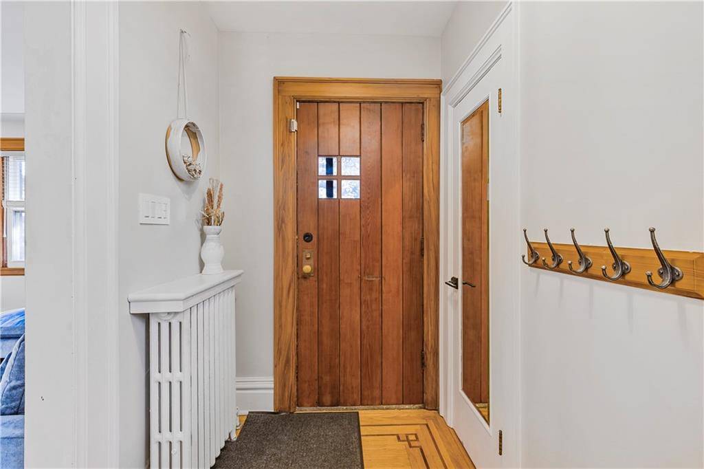 74 HYDE PARK Avenue, Hamilton, ON L8P 4M7