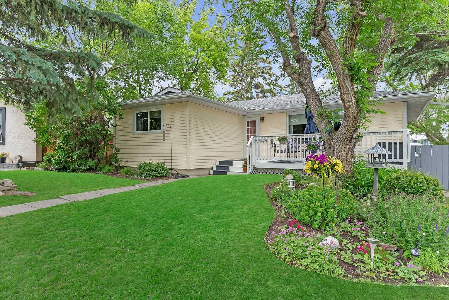 Calgary, AB T2J 0T4,232 Allan CRES SE