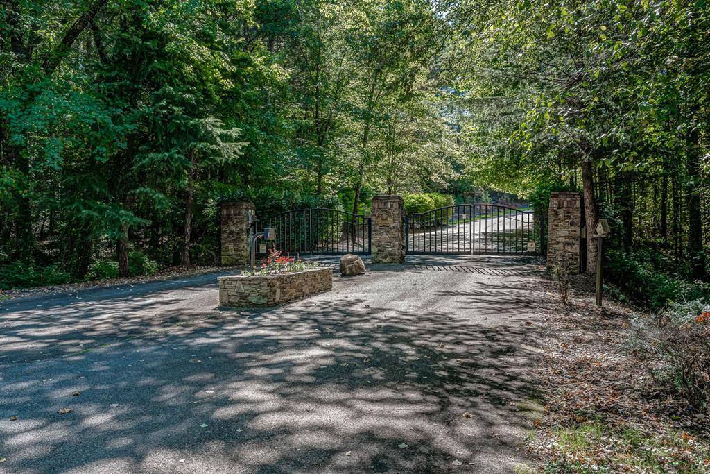 Ellijay, GA 30536,352 Eastside Drive