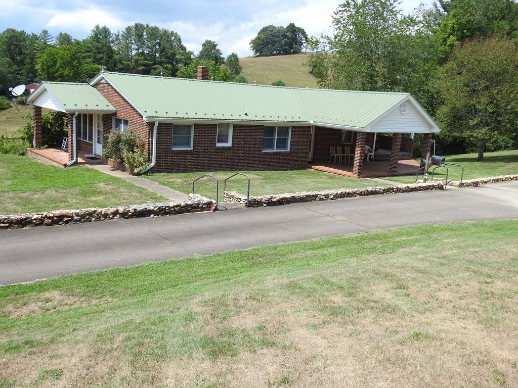 Galax, VA 24333,107 Birchwood Lane