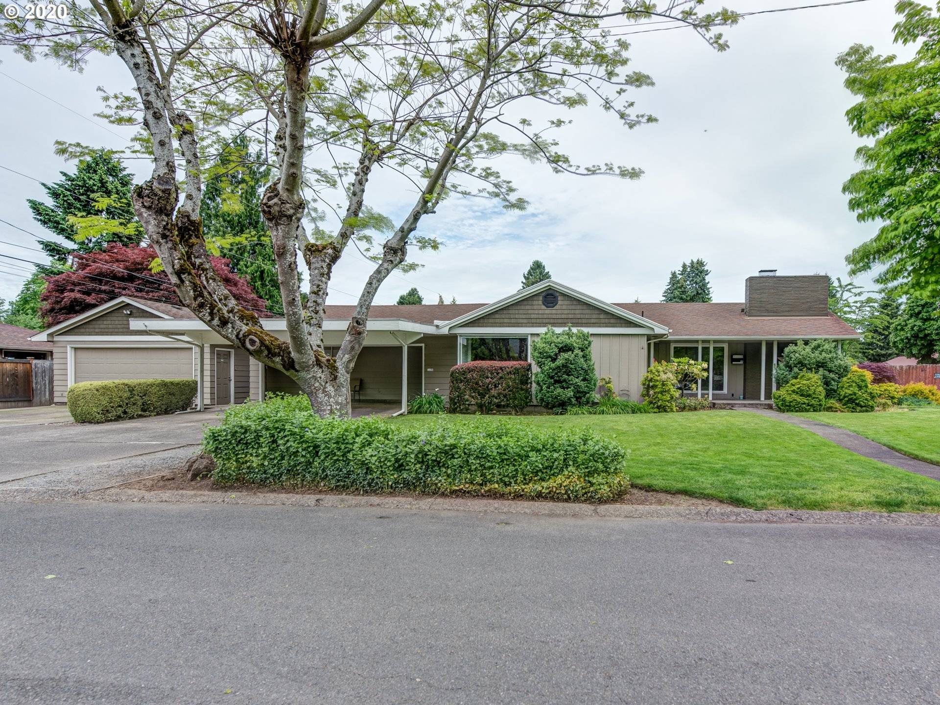 Eugene, OR 97401,408 PALOMINO DR